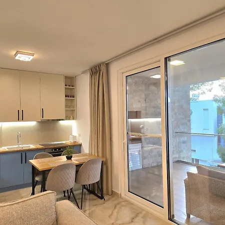 Beachside Deluxe * Plazhi San Pietro